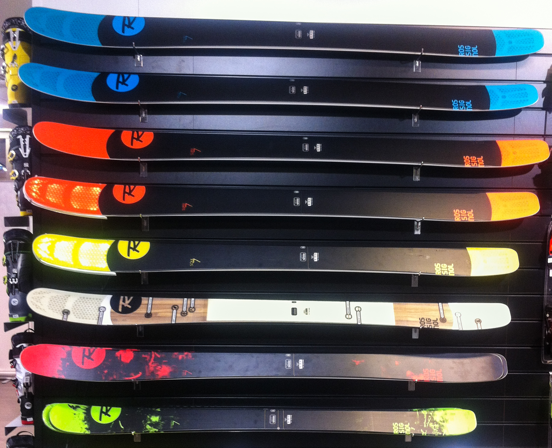 RIDE-ON SKI & SNOWBOARDING - ROSSIGNOL SKI & BOARDS